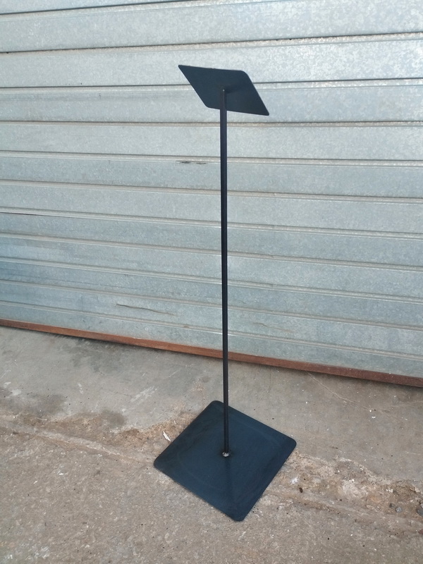 atril escaparate metal 12_2-95_5-104x15_2-31x31